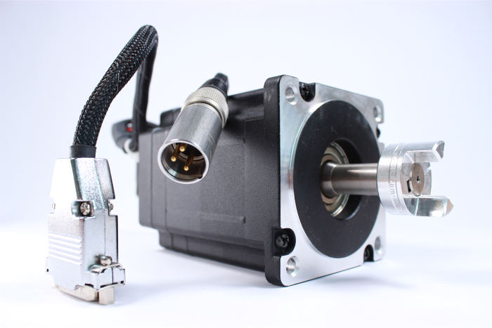 Industrieller Schrittmotor mit Anschlusskabel